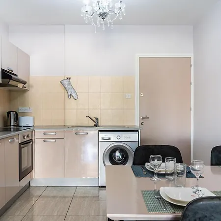 Carisa Flat, 2 Bedrooms * 라르나카